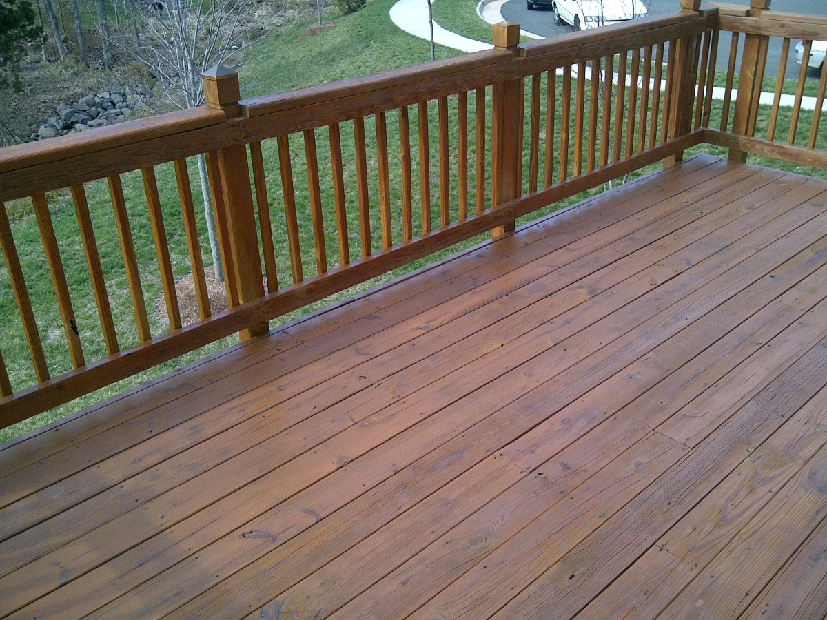 Chantilly VA Deck Pressure Wash and Stain